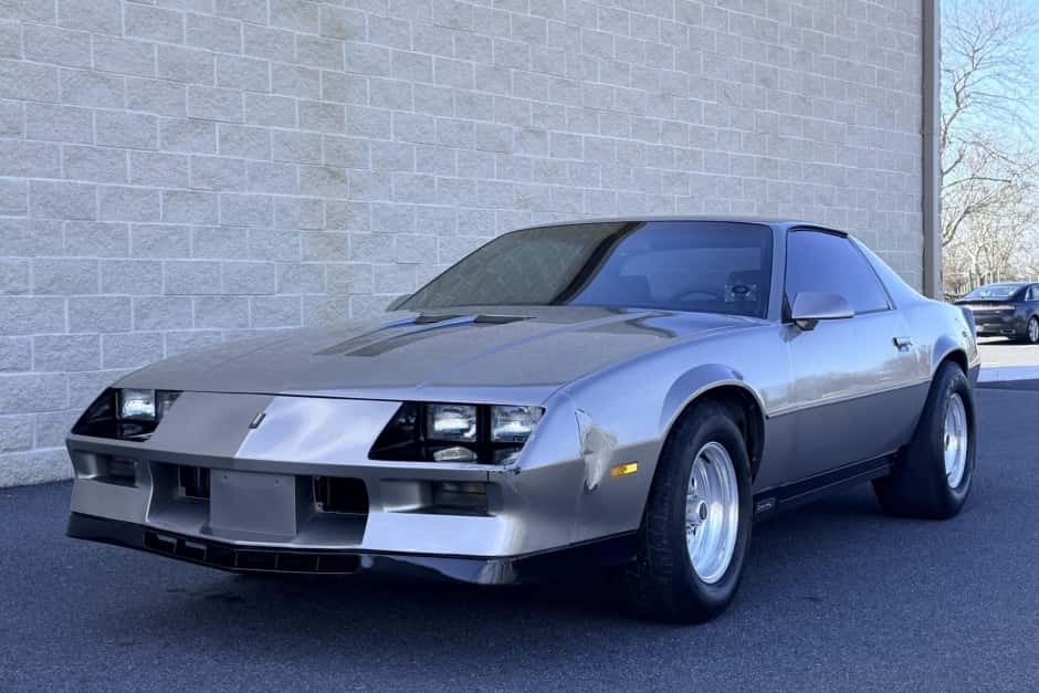 1982 Chevrolet Camaro (3rd Generation – 1982-1992) sold for $4,000