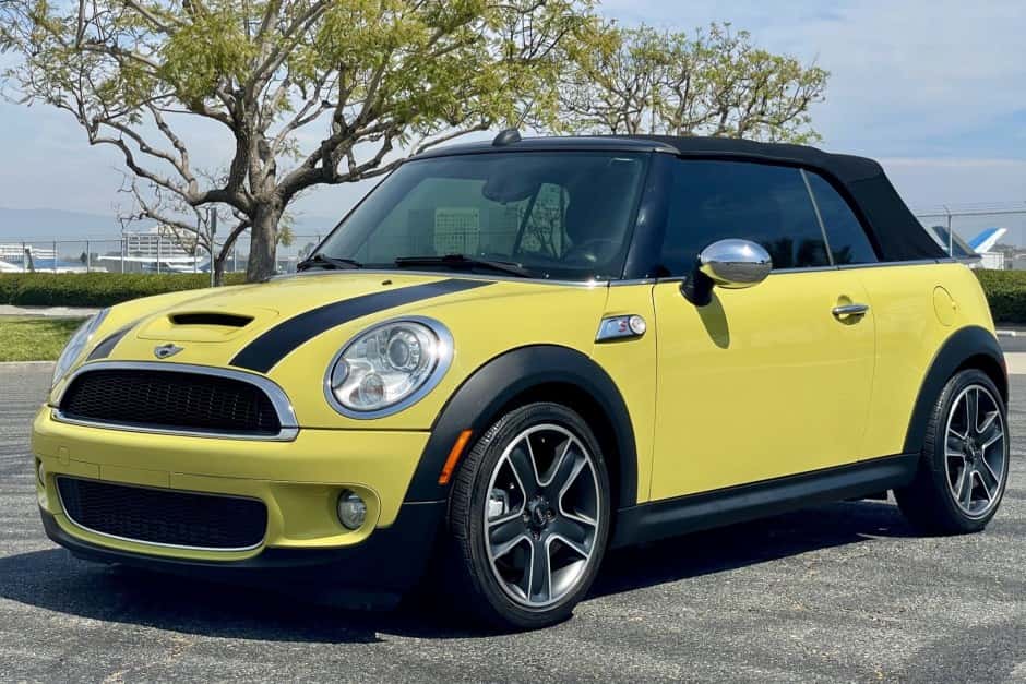 2009 Mini R57 Convertible sold for $11,999