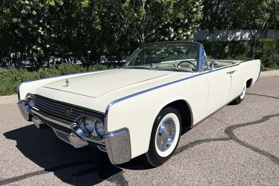 1961 Lincoln Continental (1961-1969) sold for $124,000