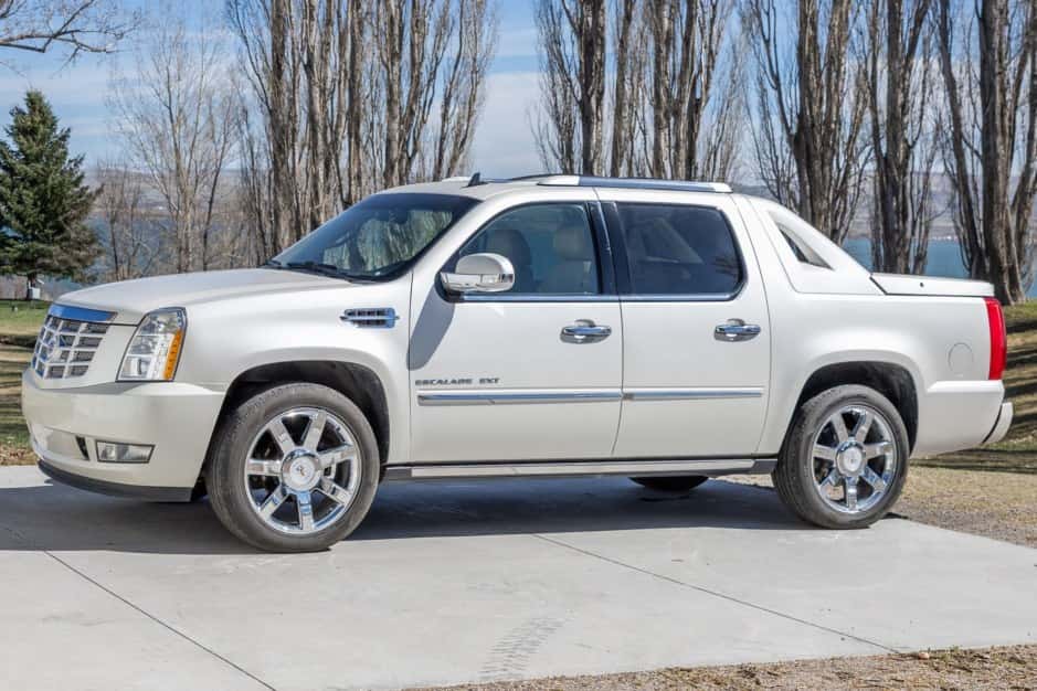 2011 Cadillac Escalade & EXT GMT900 (2007-2014) sold for $20,000