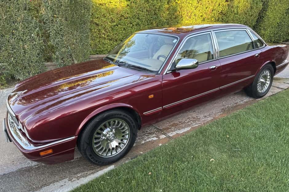 1997 Jaguar X300 XJ (1995-1997) sold for $3,950