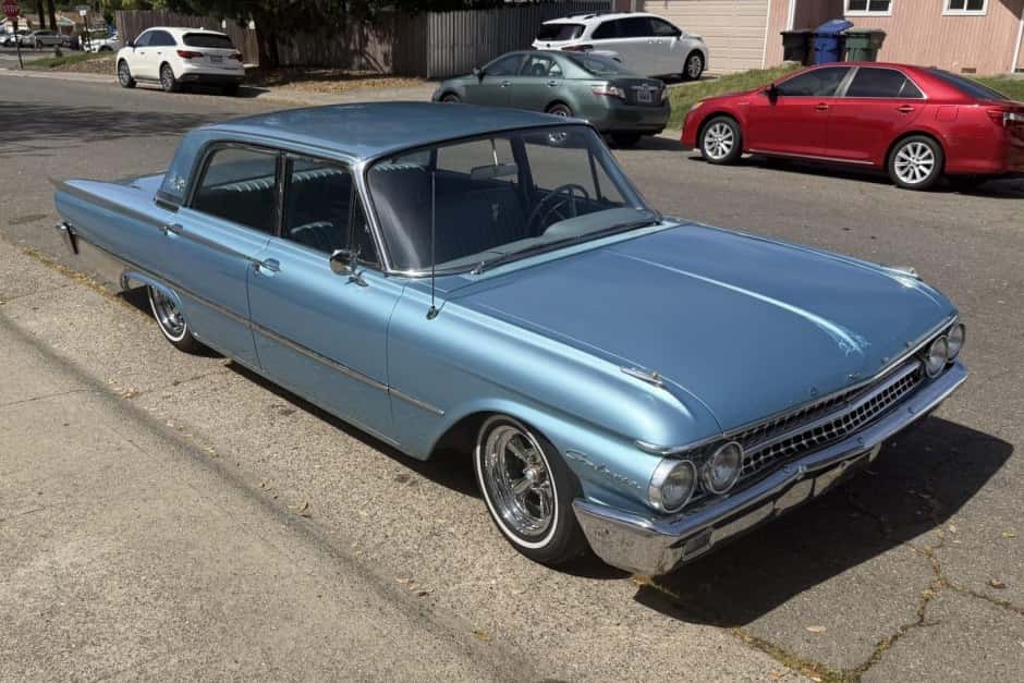 1961 Ford Galaxie sold for $9,000