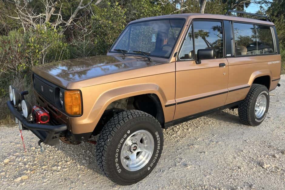 1986 Isuzu Trooper sold for $7,100