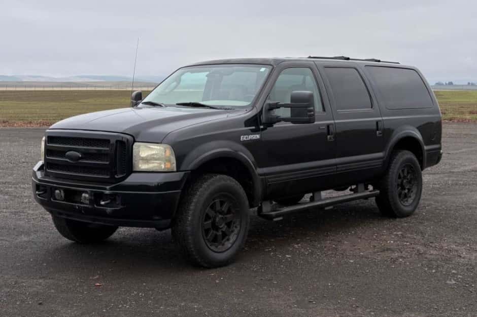 2005 Ford Excursion sold for $16,000