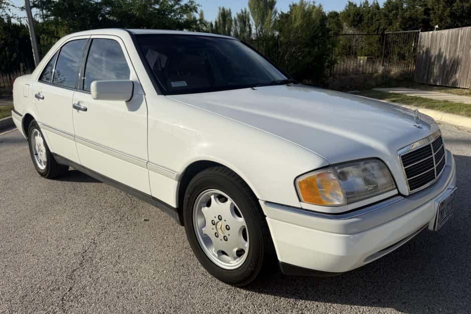 1996 Mercedes-Benz W202 C-Class sold for $5,903