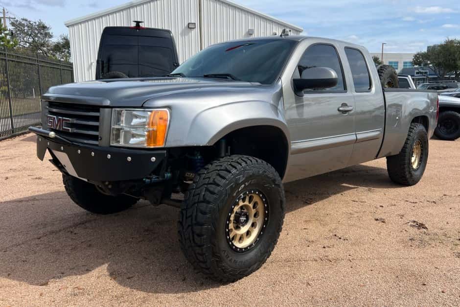 2009 GMC Sierra (GMT900 2007-2013) sold for $16,250