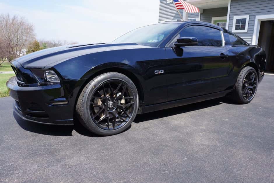 2014 Ford Mustang S197 2005-2014 sold for $26,500