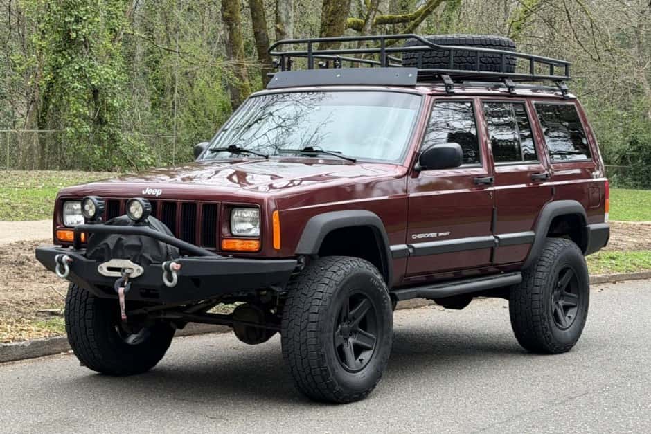 2001 Jeep XJ Cherokee sold for $9,900