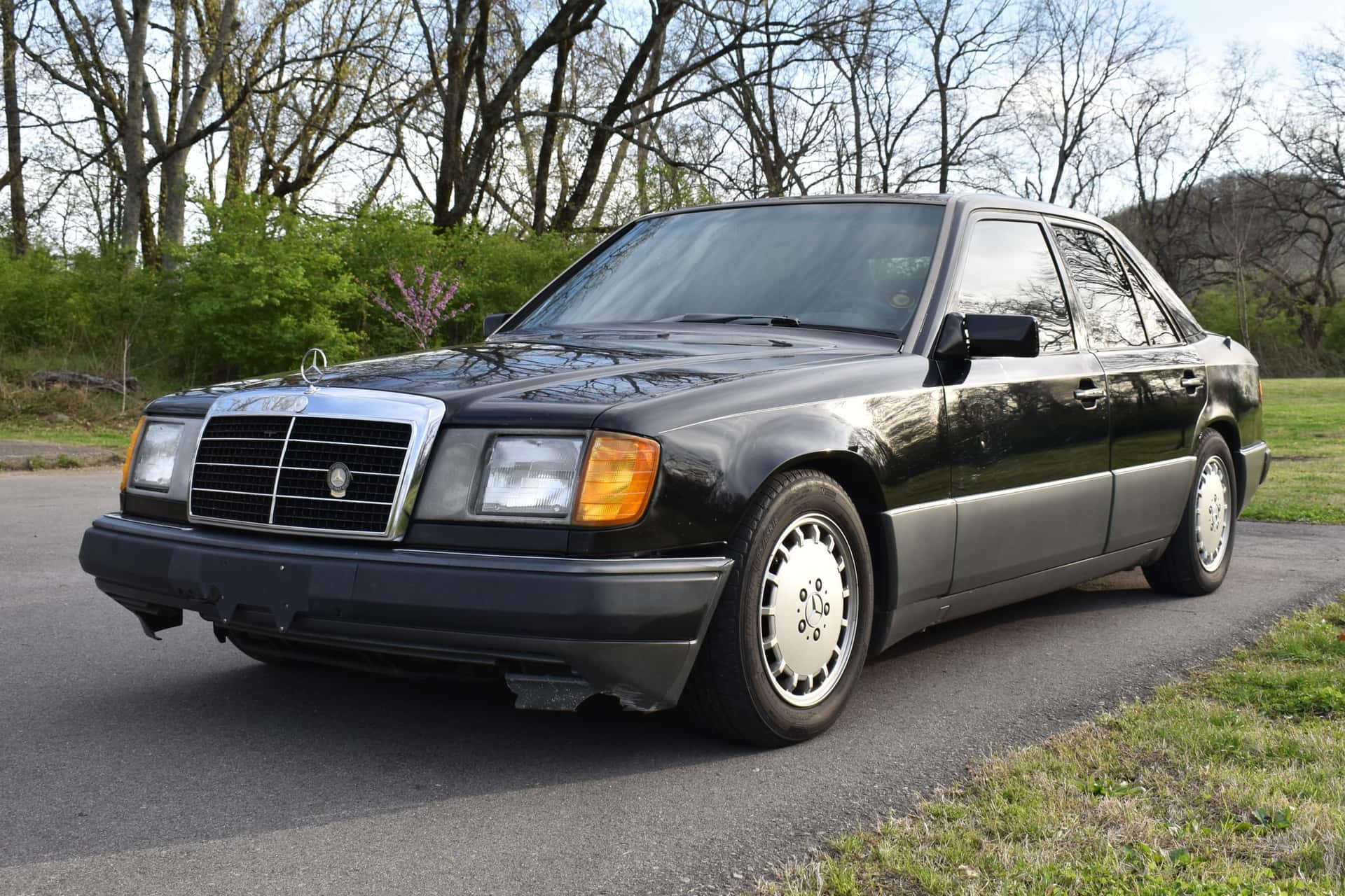 1991 Mercedes-Benz E-Class sold for $4,115