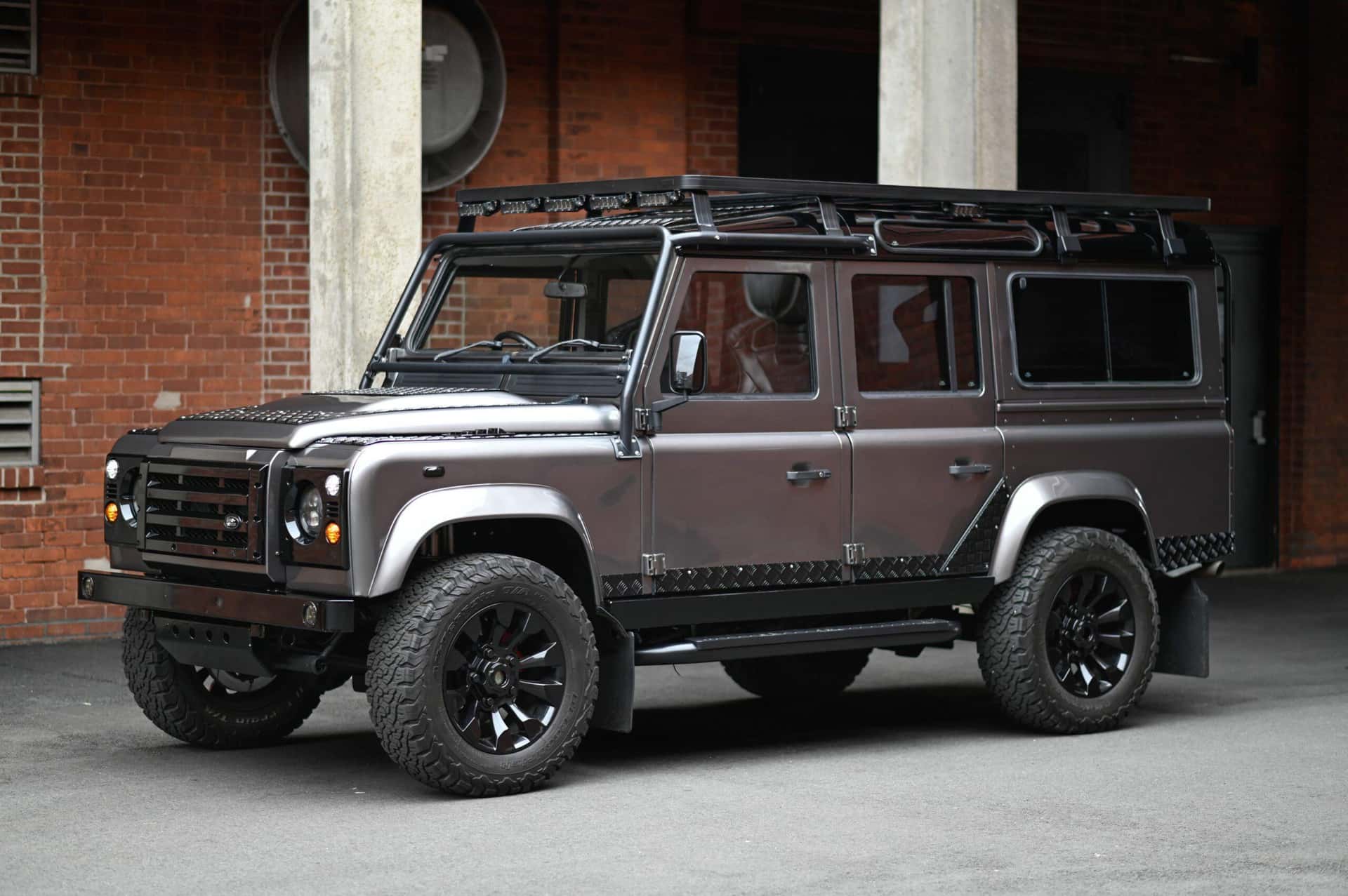 1988 Land Rover Defender sold for $72,000