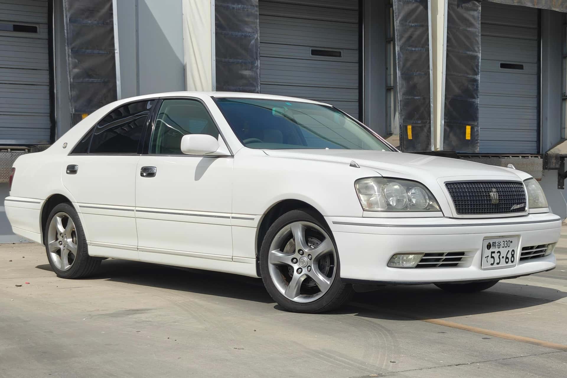 1999 Toyota Crown sold for $9,000
