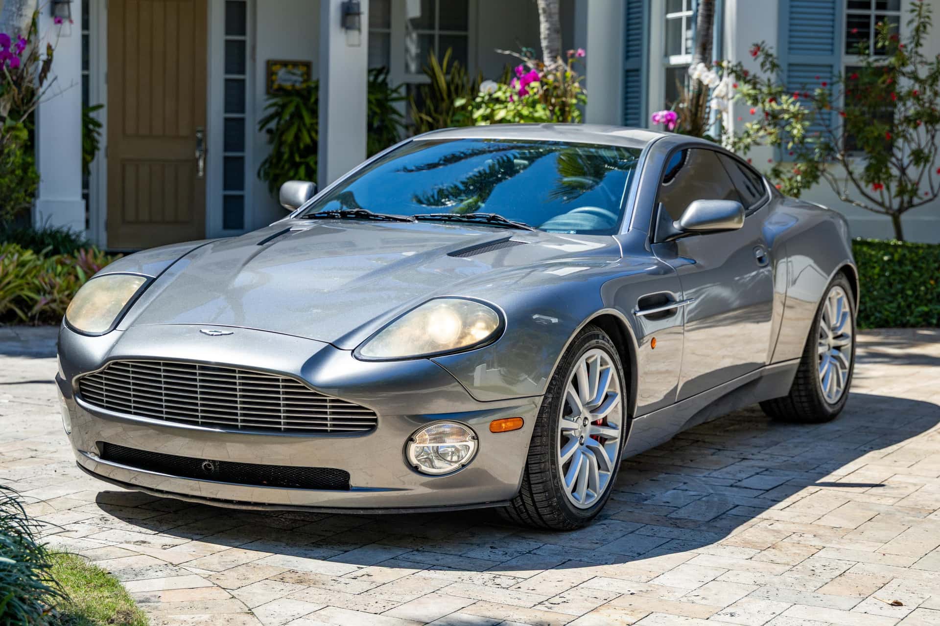 2003 Aston Martin Vanquish sold for $25,250
