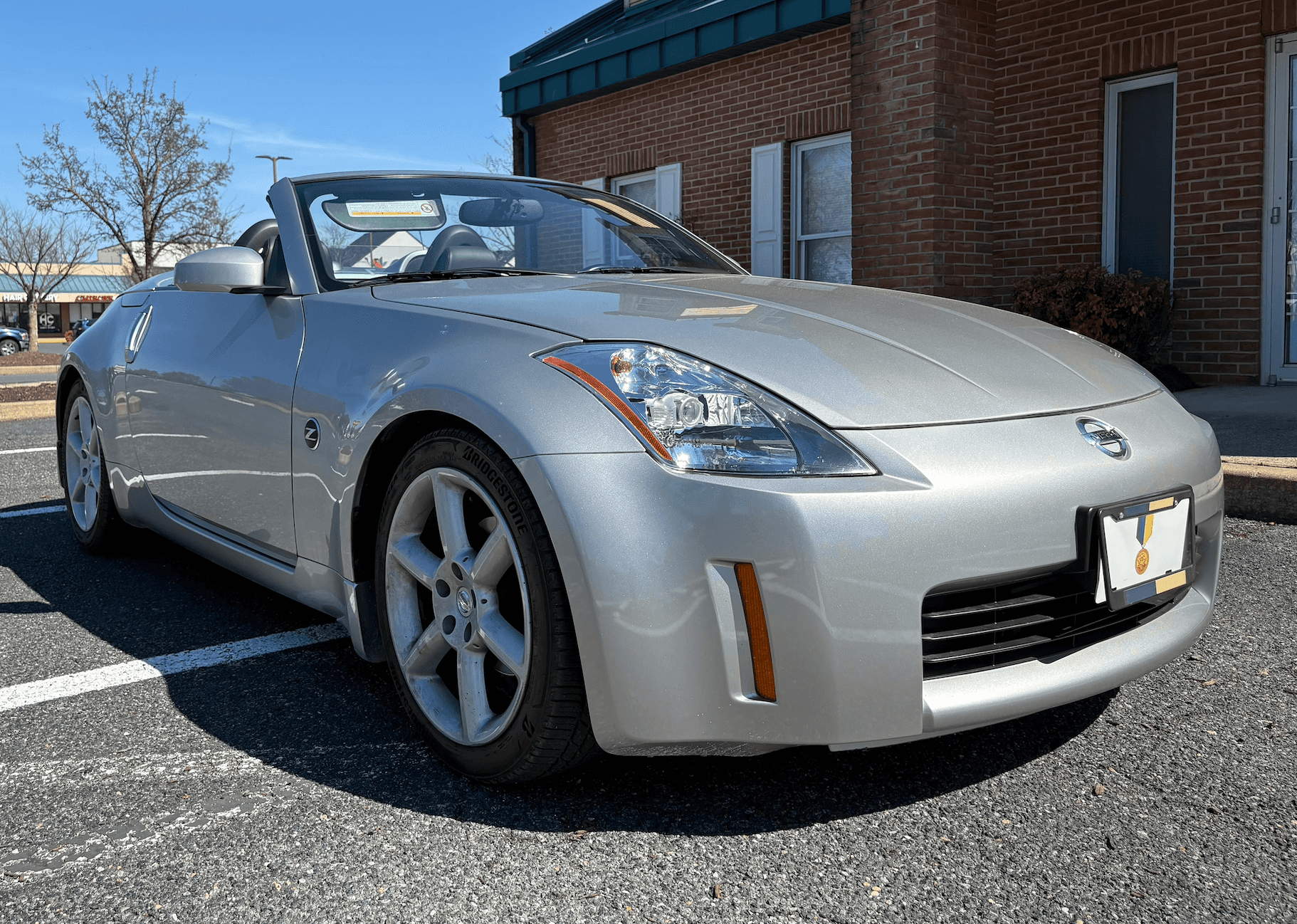 2004 Nissan 350Z sold for $17,500