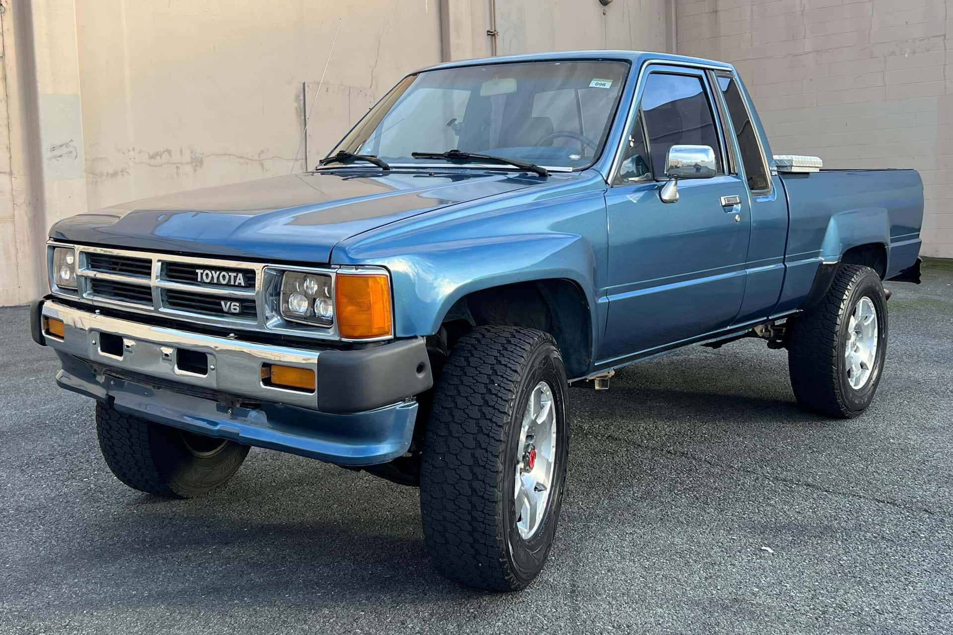 1988 Toyota Pickup sold for $7,200