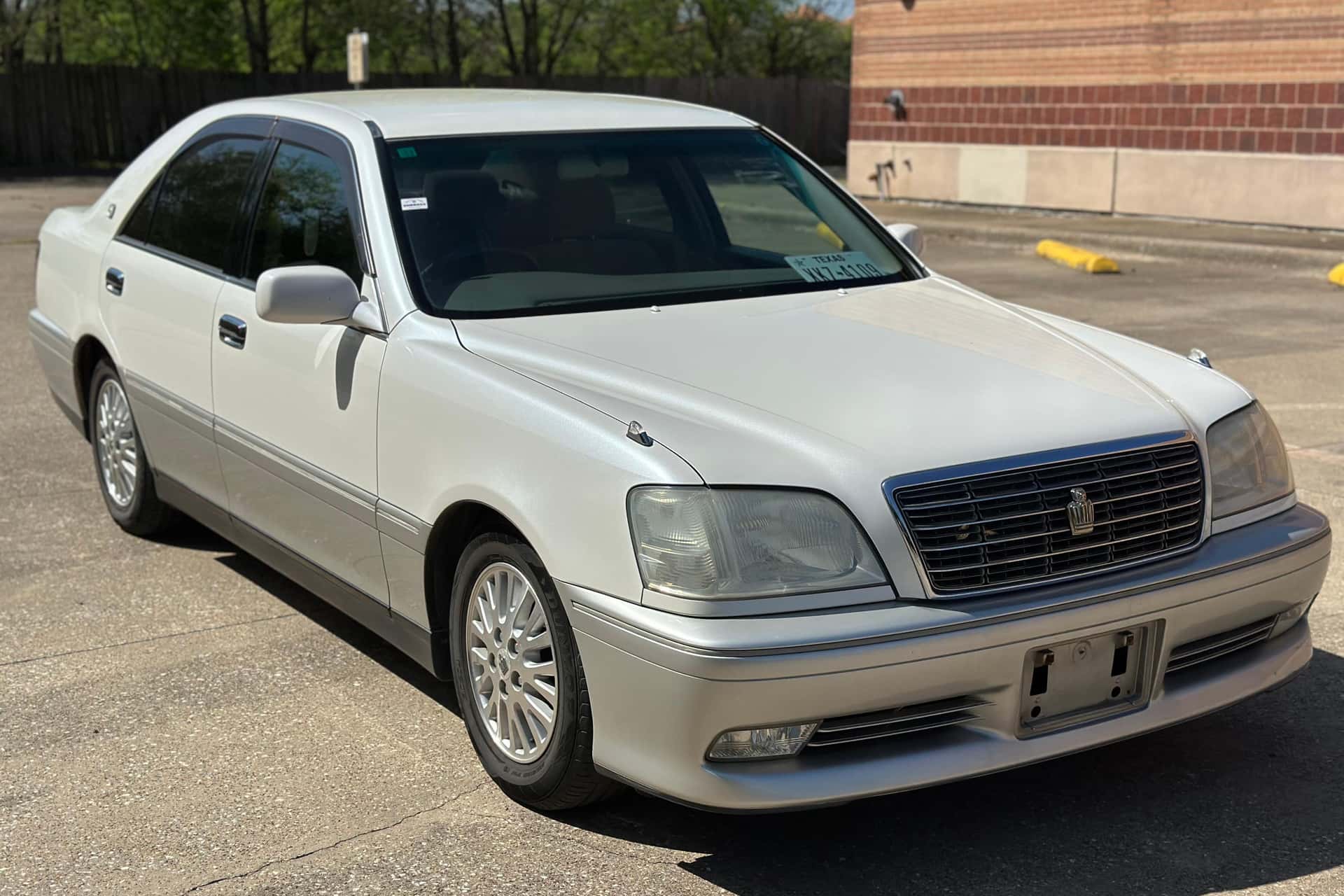 2000 Toyota Crown sold for $6,789