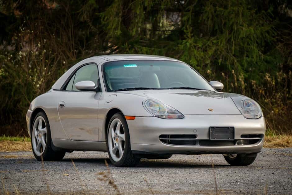 2001 Porsche 996 911 Carrera sold for $34,250