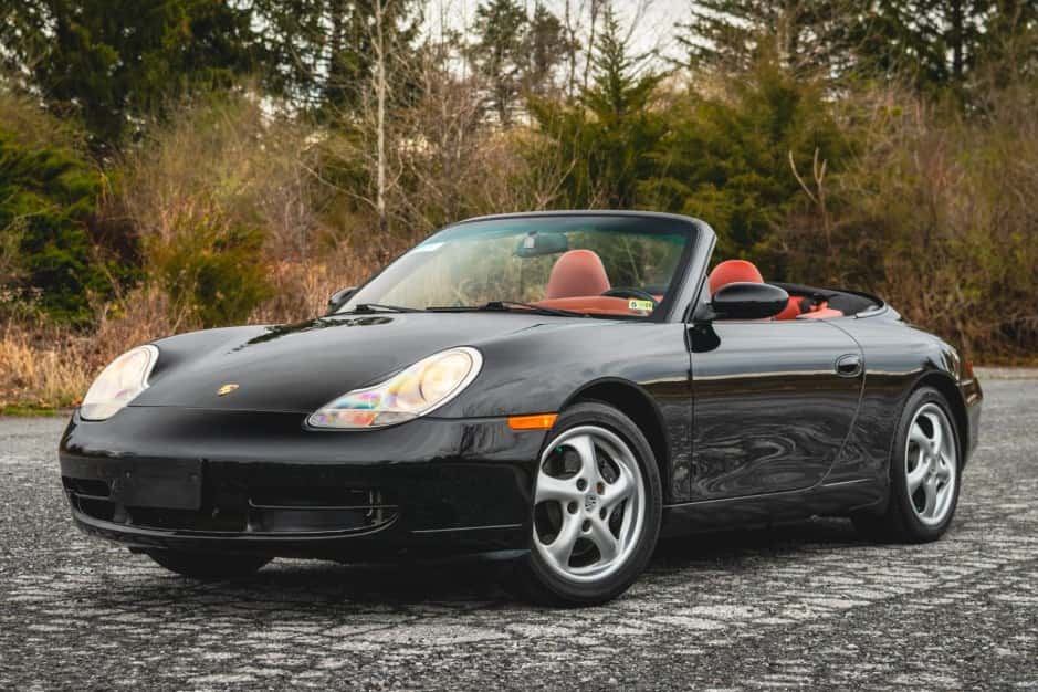 1999 Porsche 996 911 Carrera sold for $22,250
