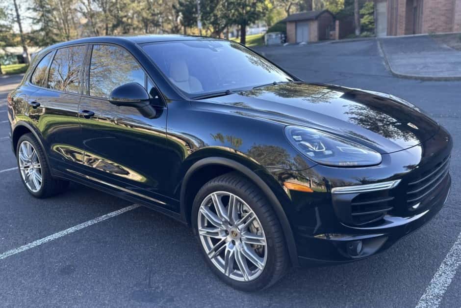 2017 Porsche 958 Cayenne (2011-2018) sold for $38,000