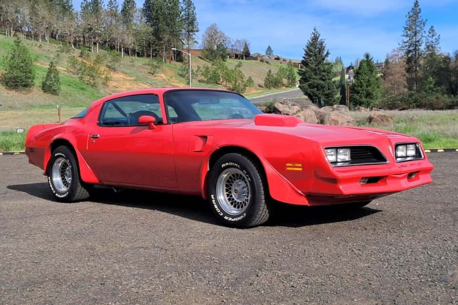 1977 Pontiac Firebird (2nd Generation – 1970-1981) sold for $13,000