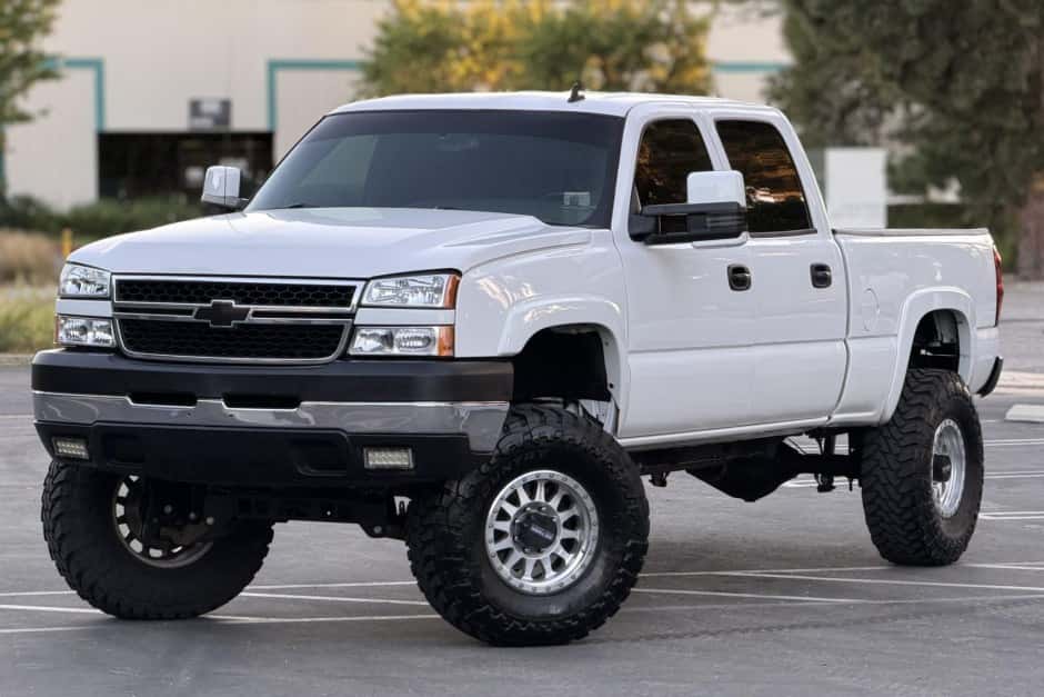 2006 Chevrolet Silverado GMT800 Heavy Duty (2000-2007) sold for $11,000