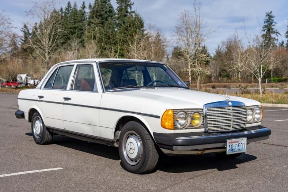 1980 Mercedes-Benz W123 sold for $3,200