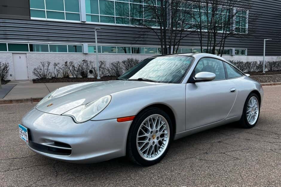 2002 Porsche 996 911 Carrera Targa sold for $35,250