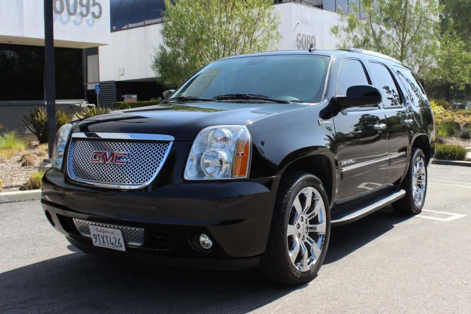 2013 GMC Yukon GMT900 sold for $16,000