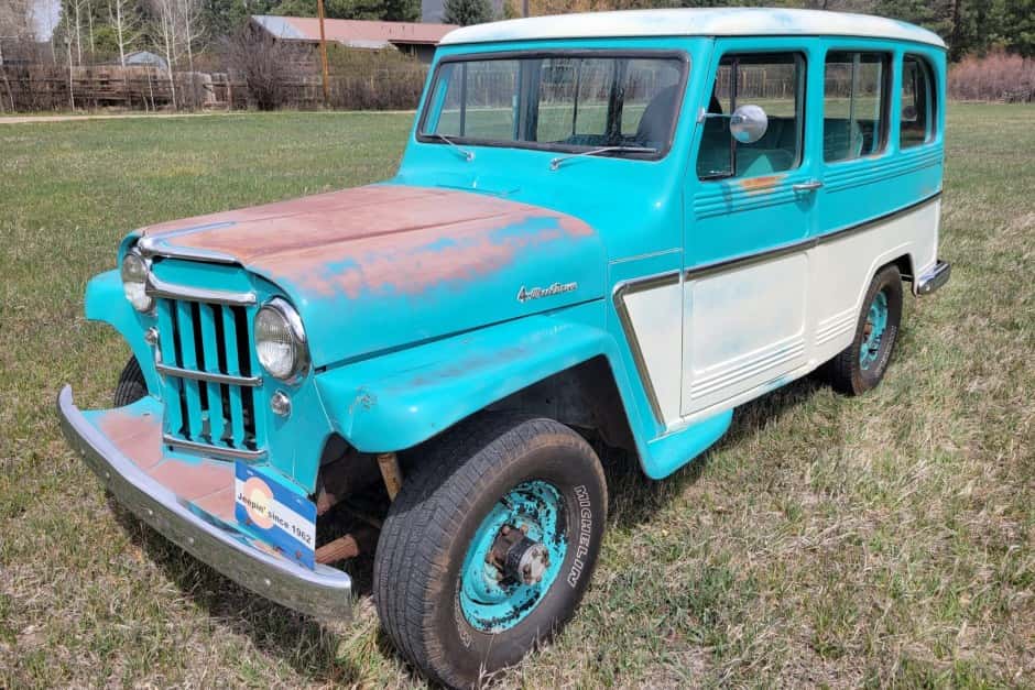 1962 Willys Jeep Wagon sold for $17,500
