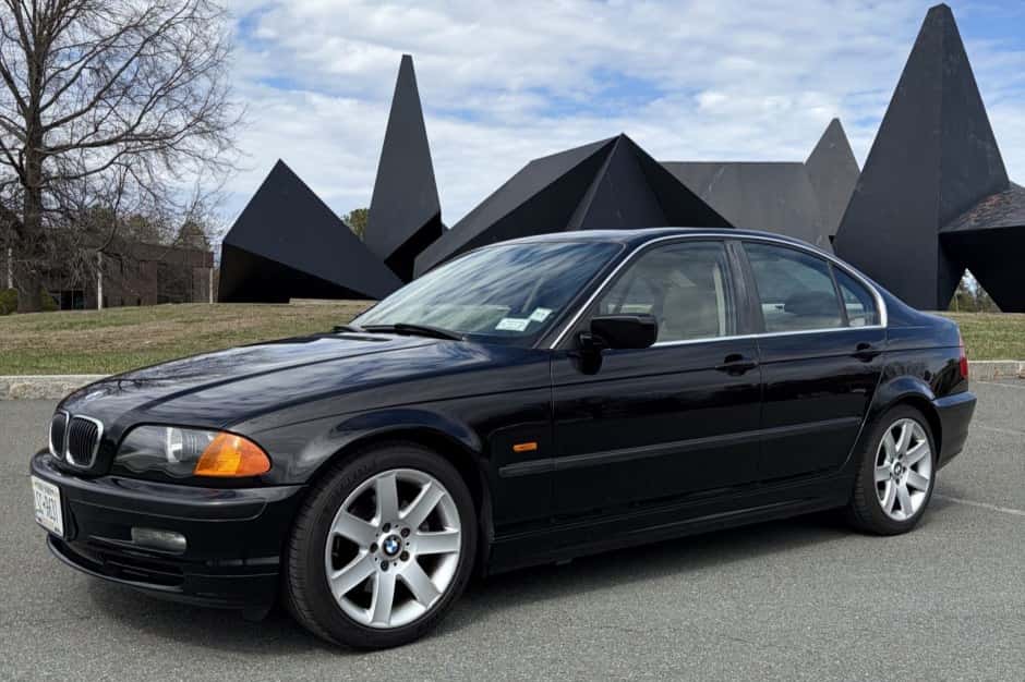 2000 BMW E46 3-Series Sedan sold for $14,500