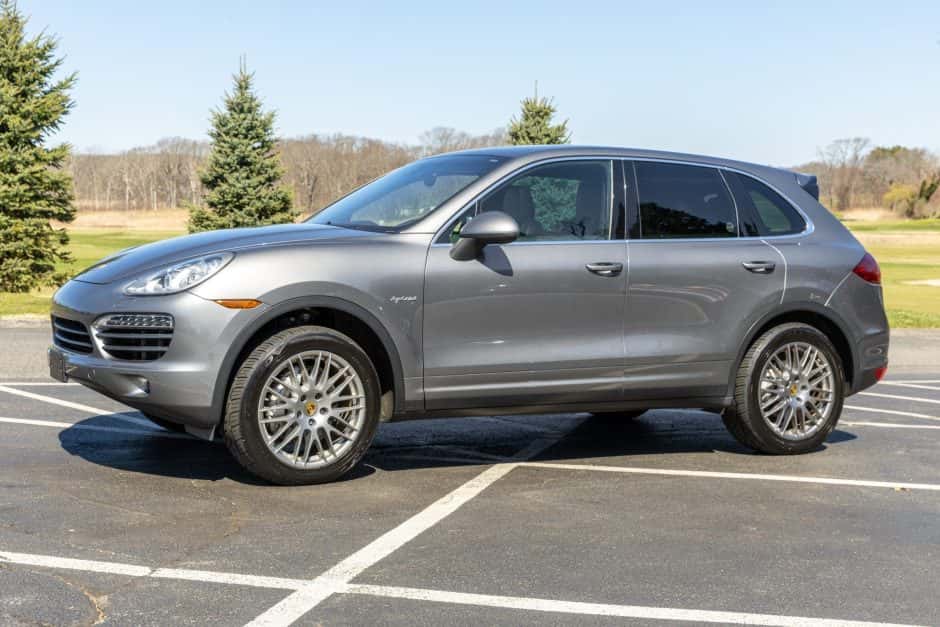 2012 Porsche 958 Cayenne (2011-2018) sold for $10,501