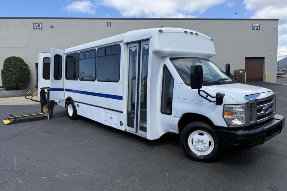 2013 Ford Econoline Van sold for $10,301