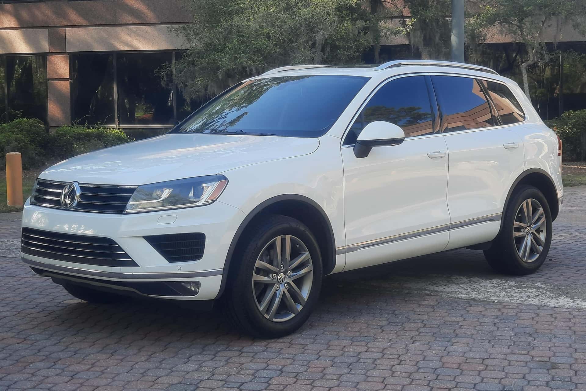 2016 Volkswagen Touareg sold for $11,400