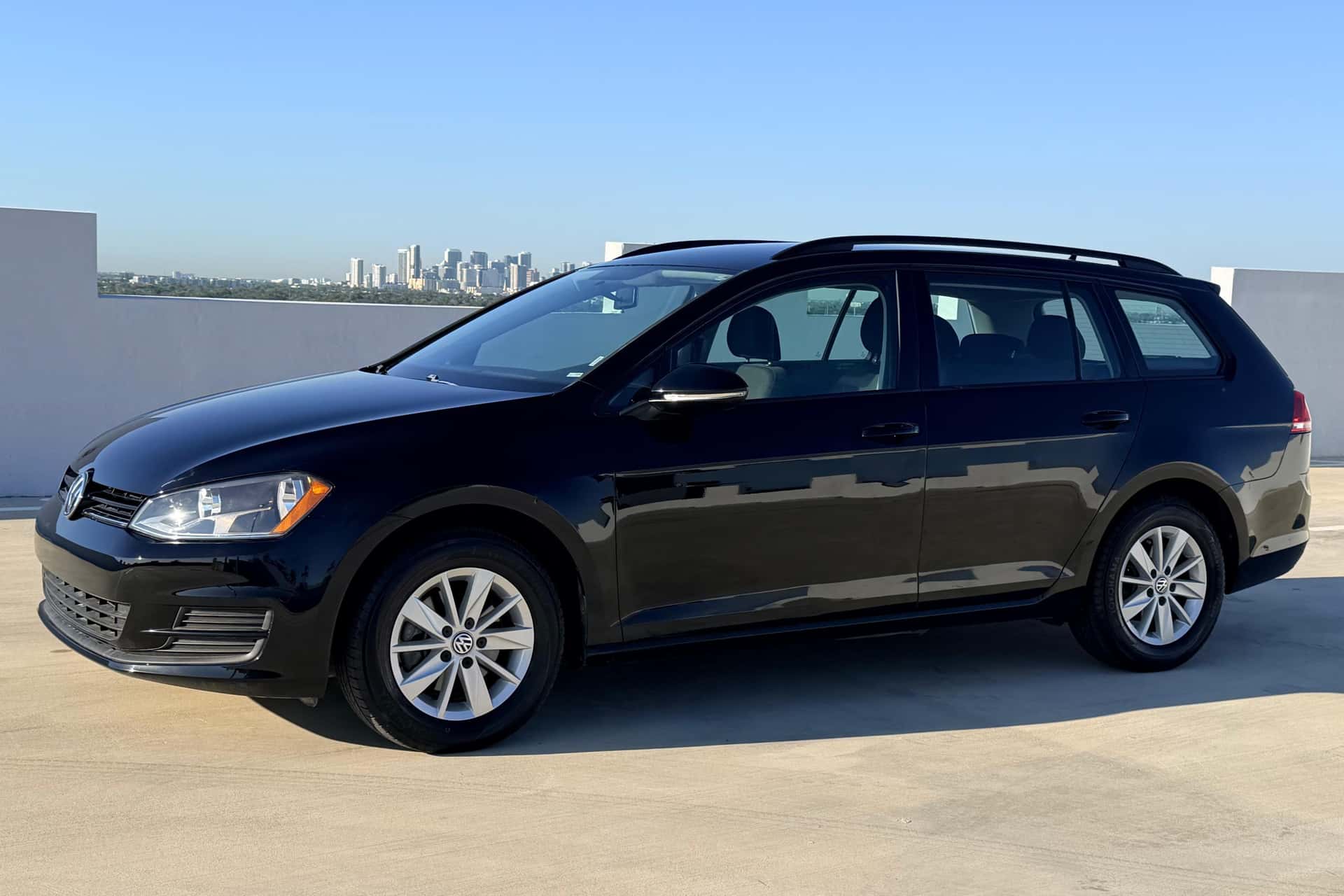2016 Volkswagen Golf sold for $8,500