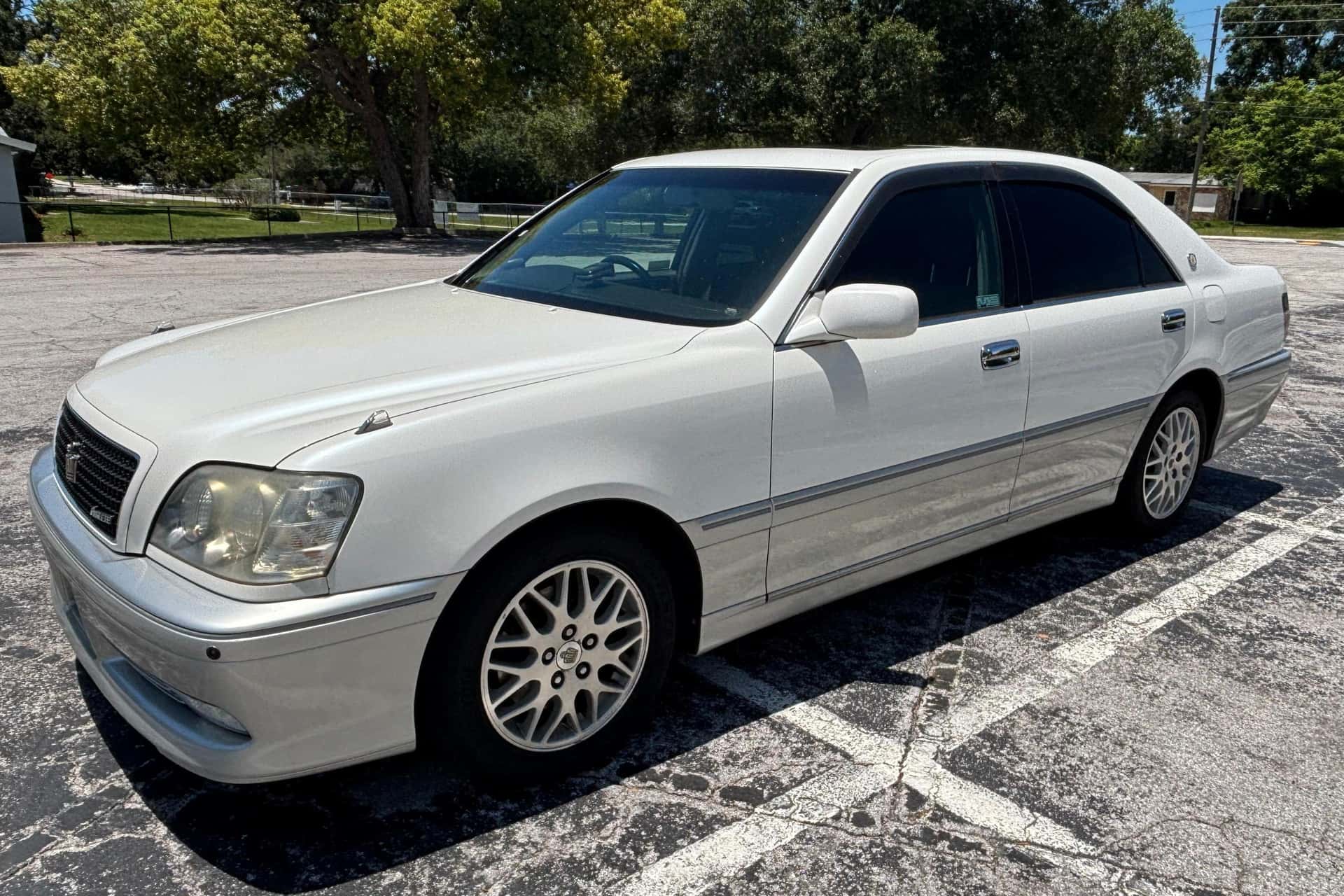 2000 Toyota Crown sold for $12,569