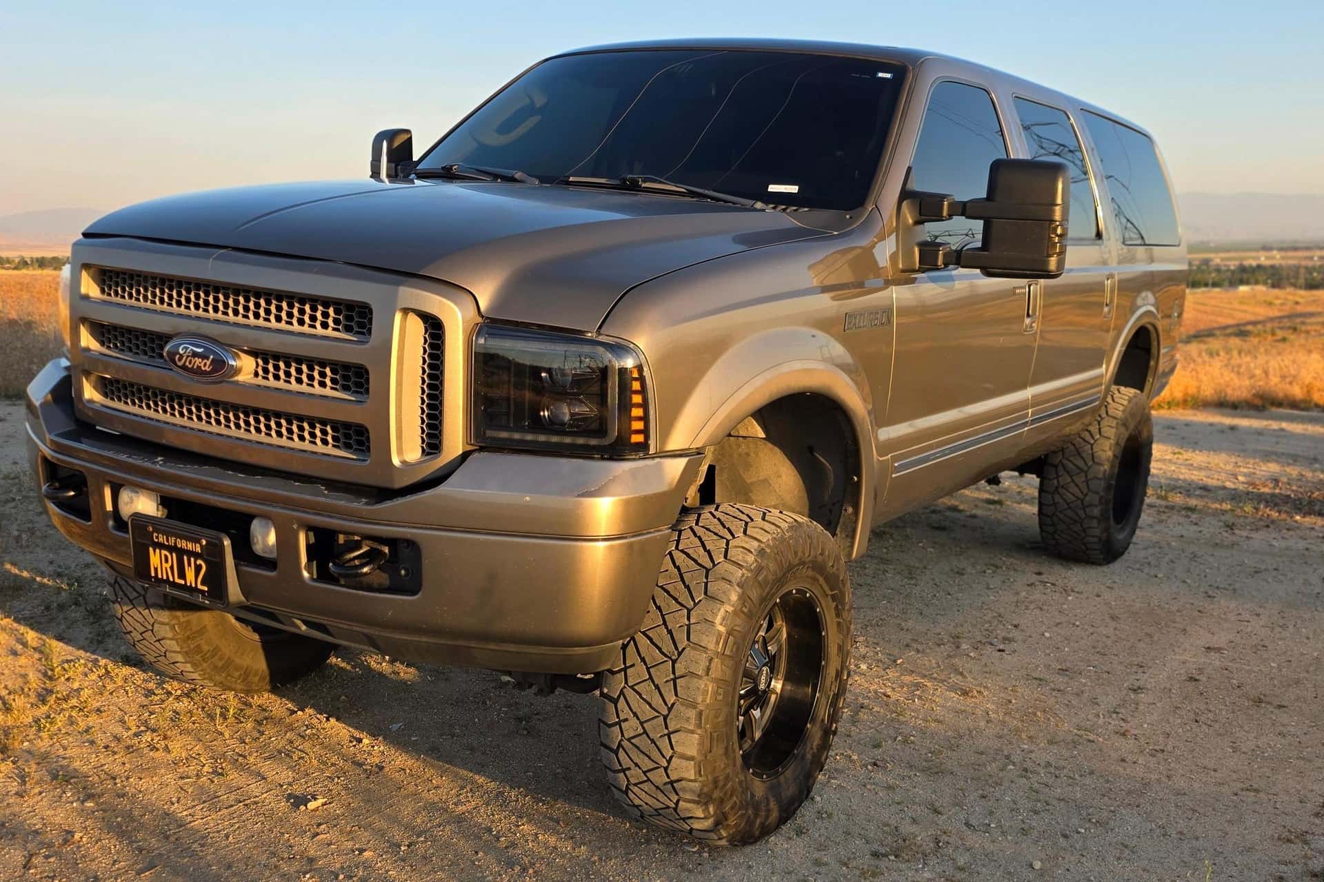 2005 Ford Excursion sold for $25,000