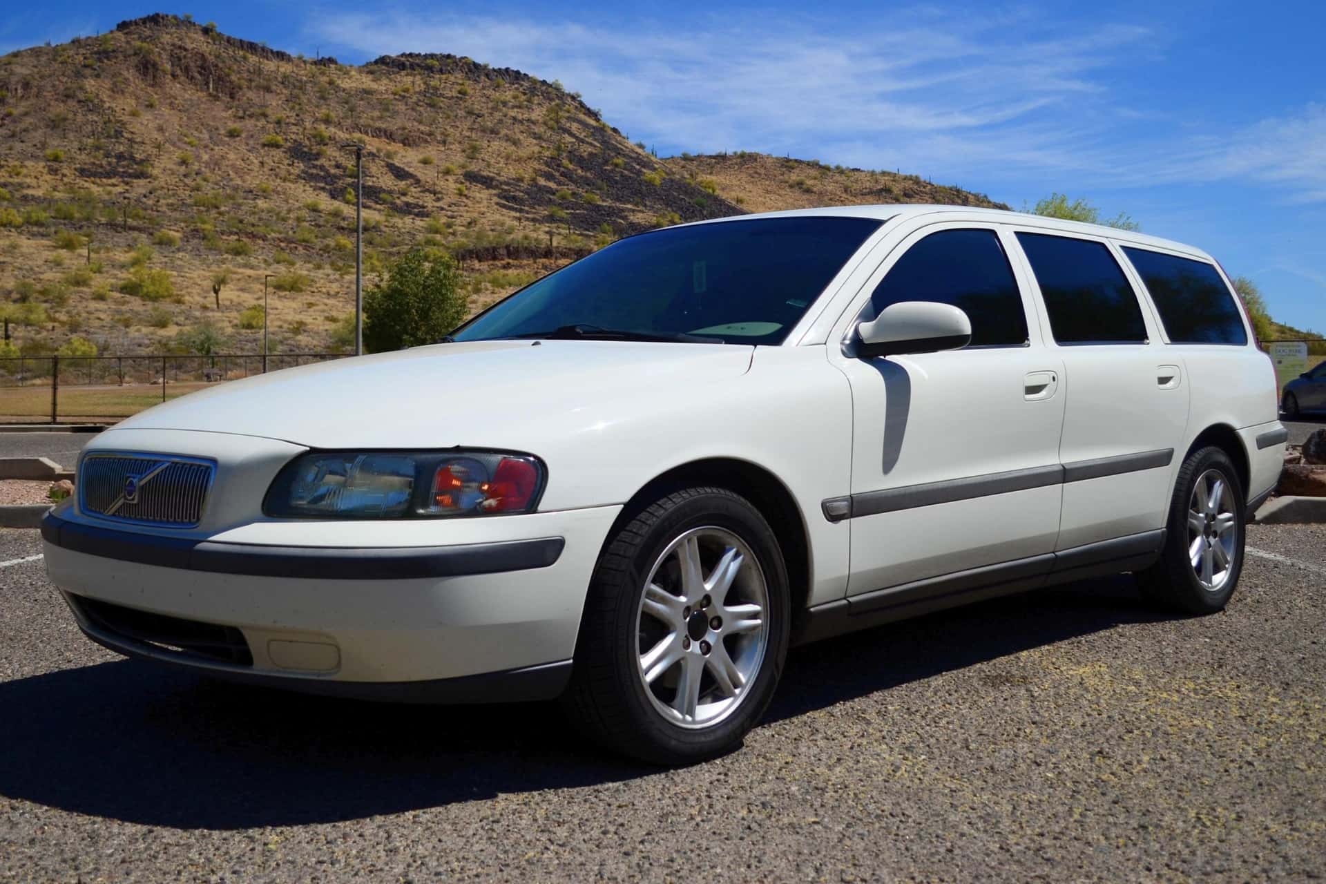 2003 Volvo V70 sold for $5,299