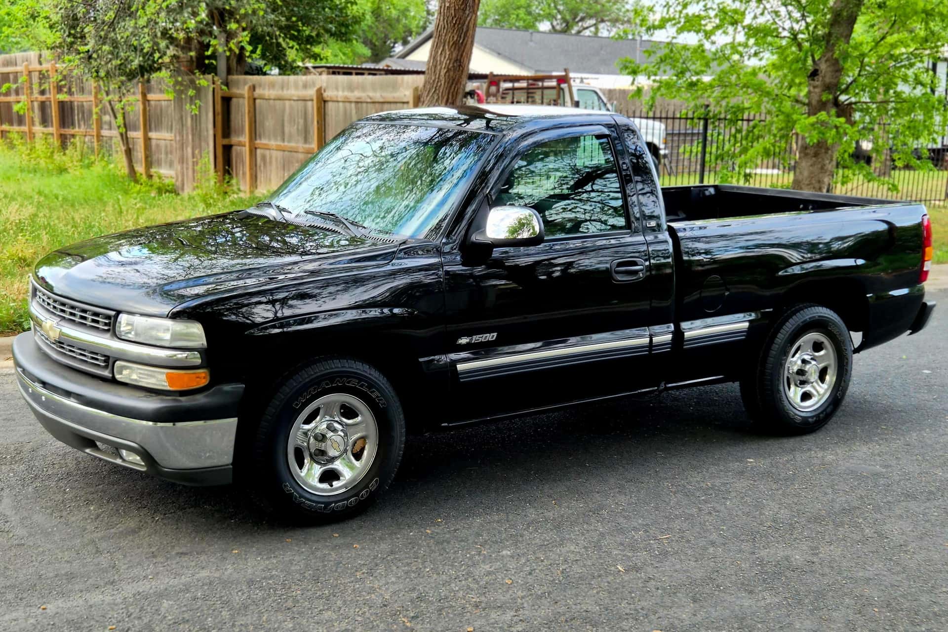 2002 Chevrolet Silverado sold for $15,250