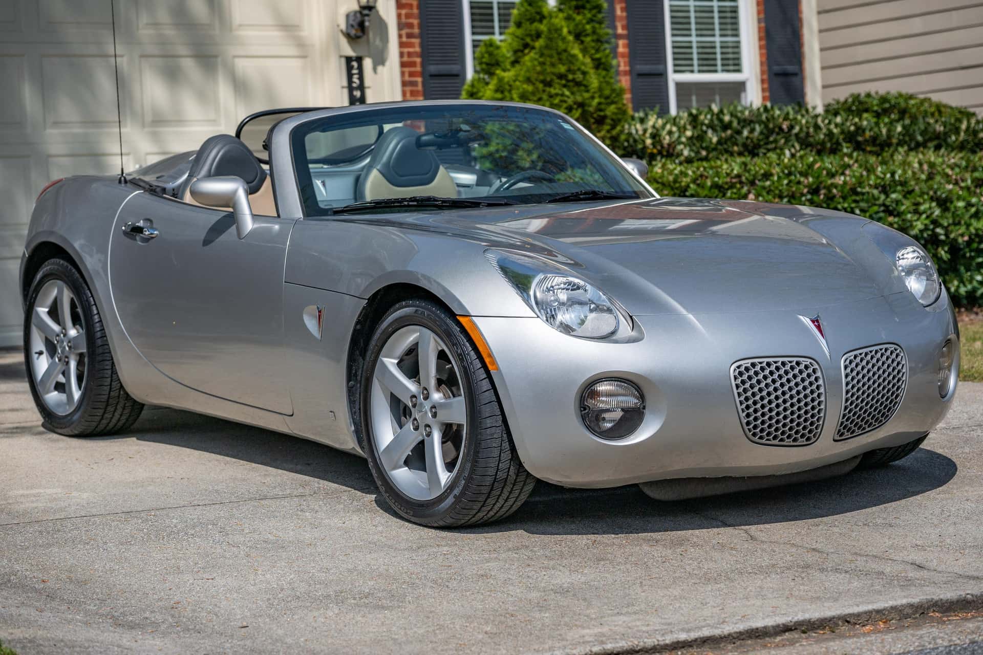 2006 Pontiac Solstice sold for $6,200