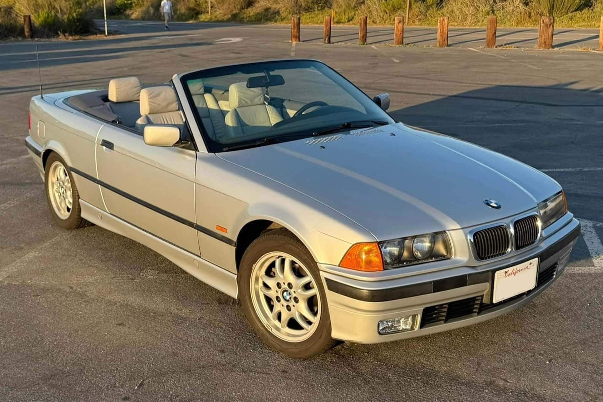 1999 BMW 3 Series sold for $7,600