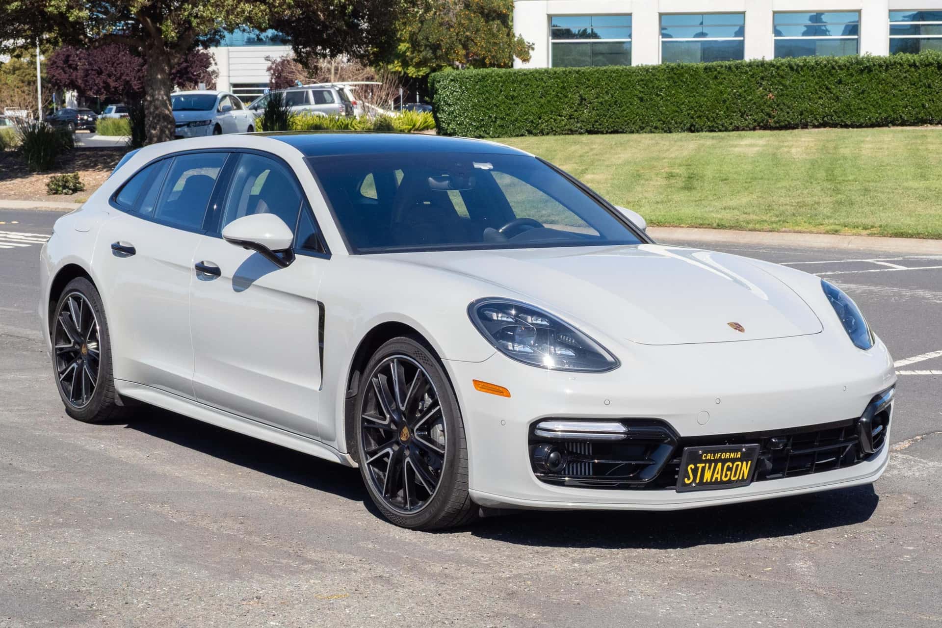 2018 Porsche Panamera sold for $59,500