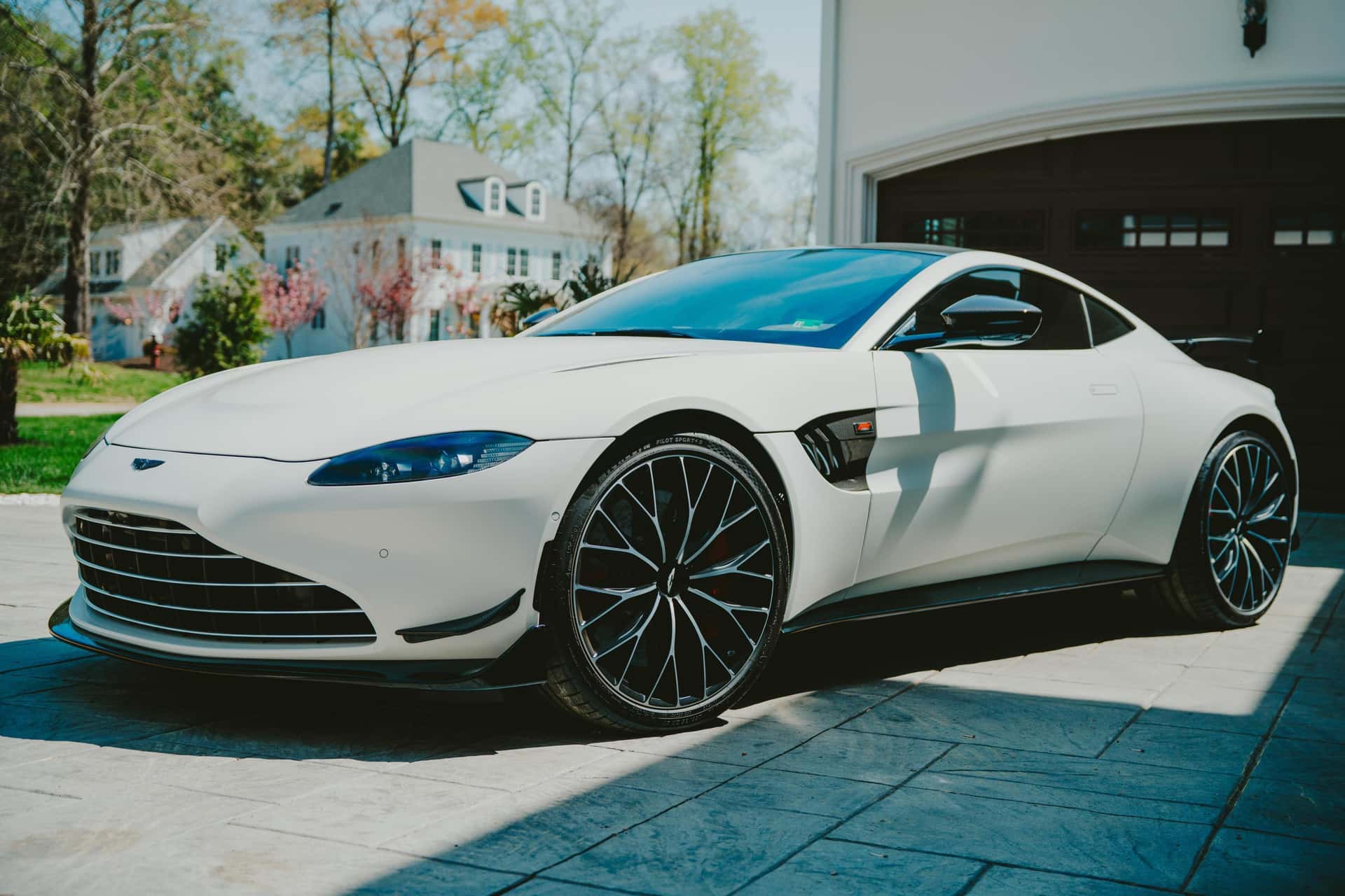 2023 Aston Martin Vantage sold for $144,001