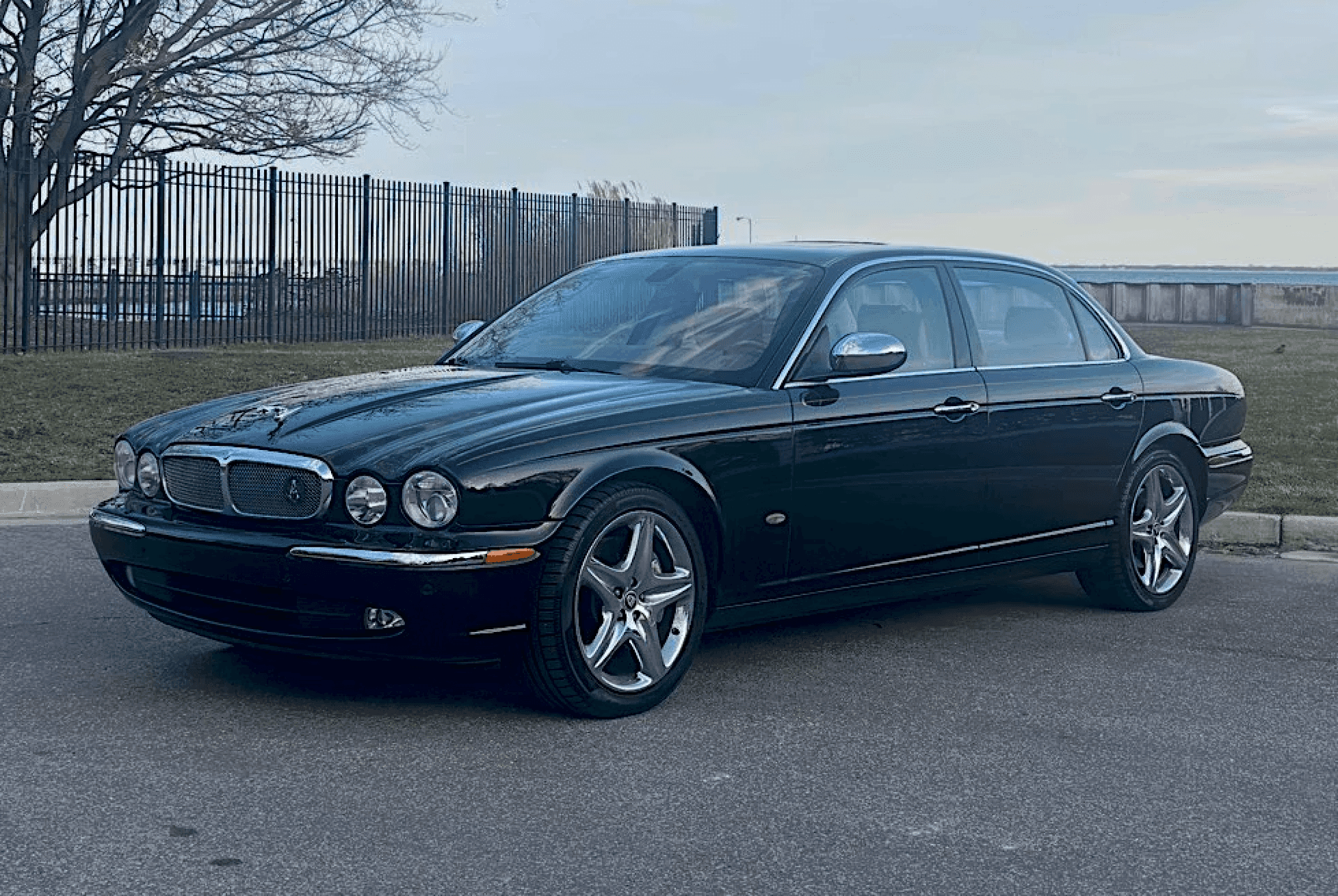 2006 Jaguar XJ Super V8 sold for $11,700