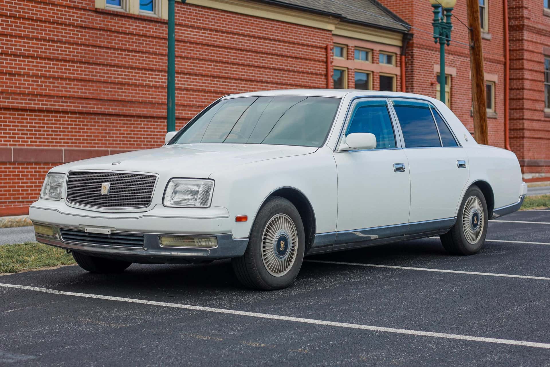 1999 Toyota Century sold for $11,311