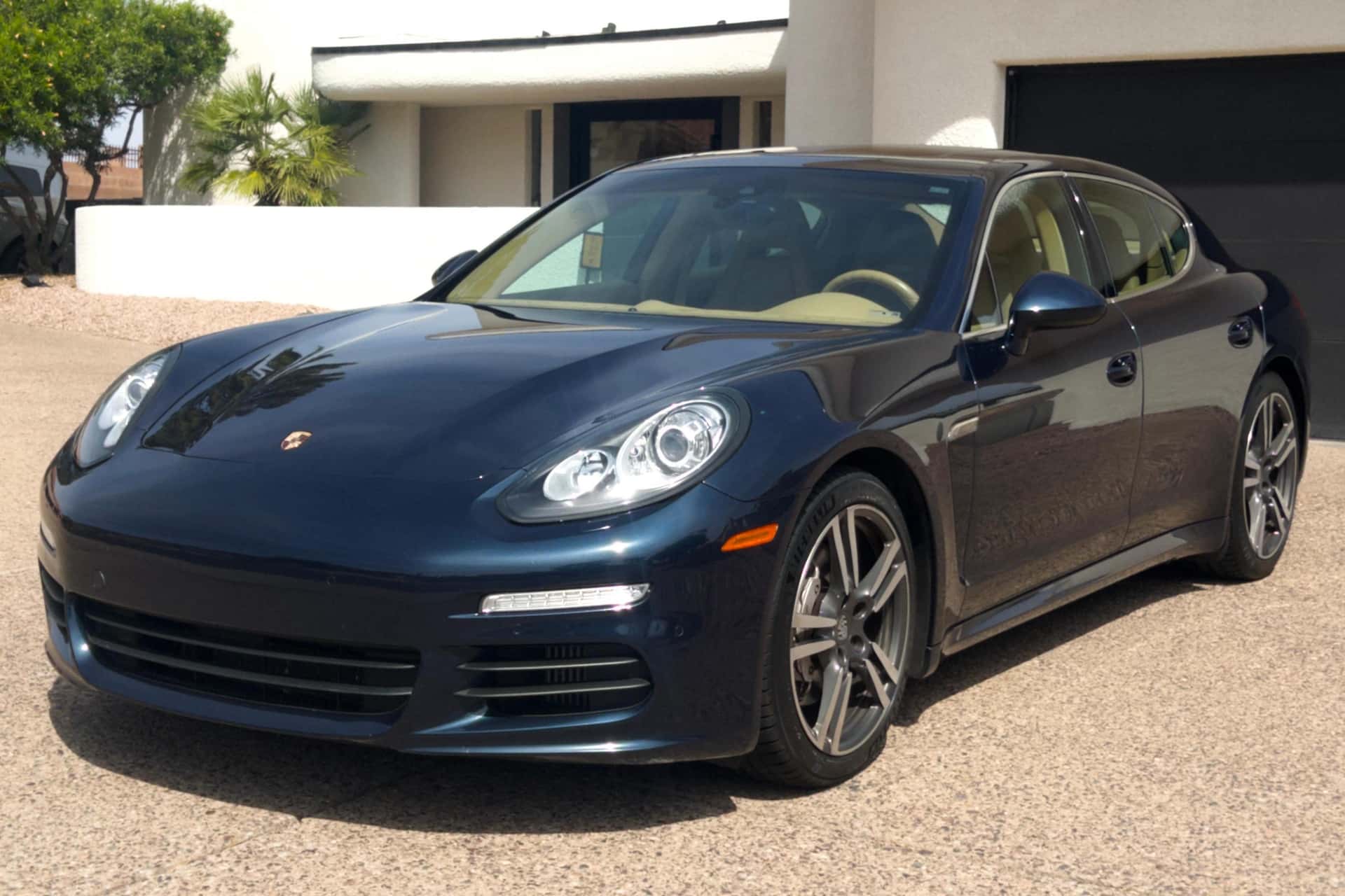 2014 Porsche Panamera sold for $20,805