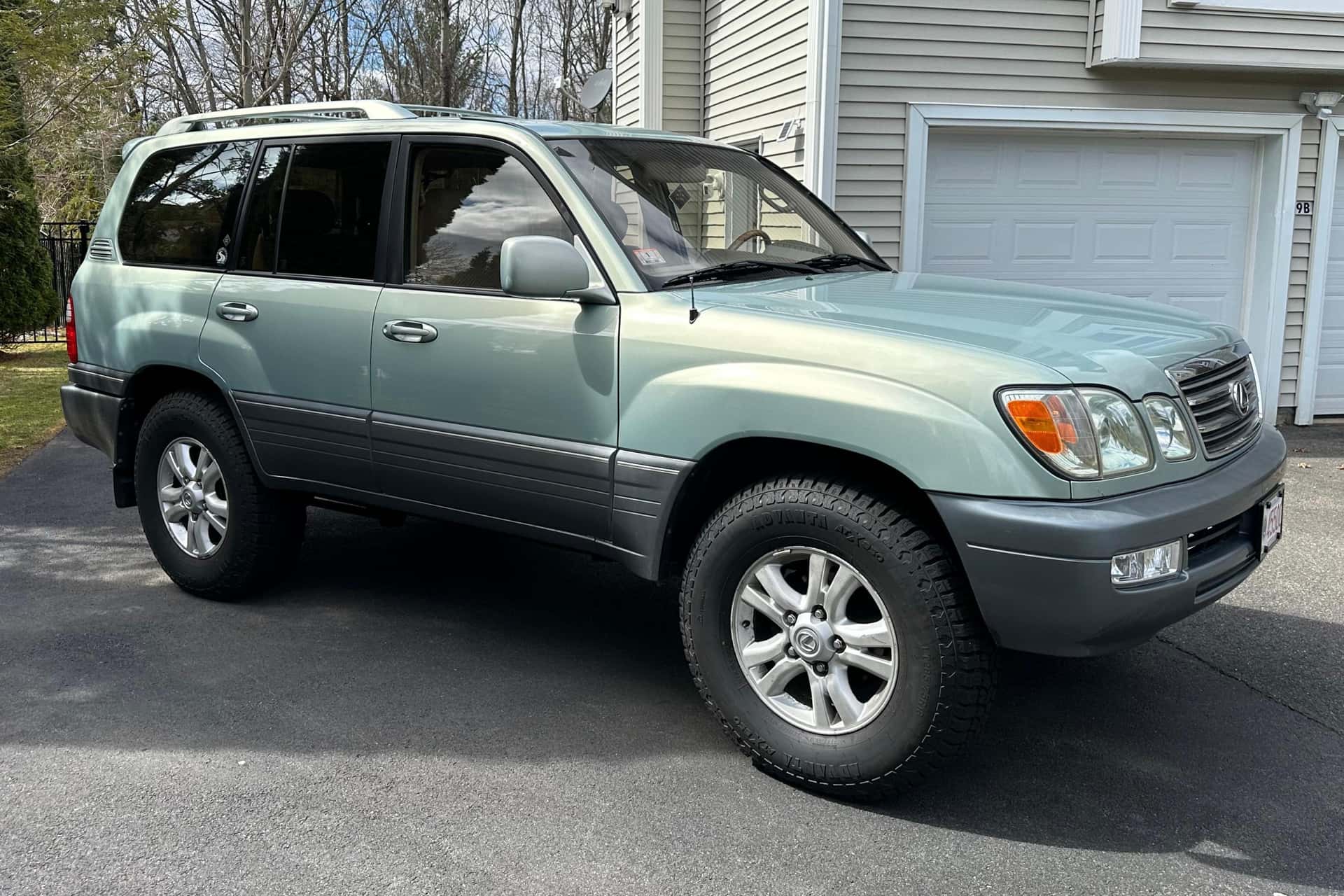 2003 Lexus LX sold for $6,400