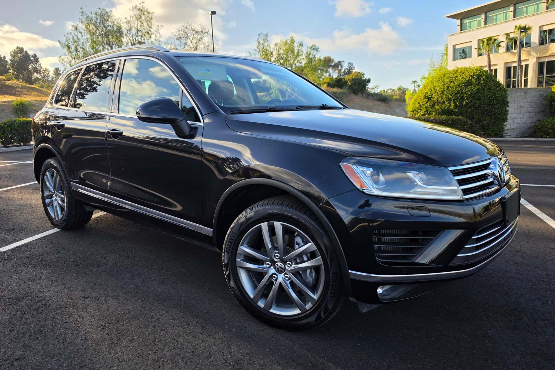 2015 Volkswagen Touareg sold for $14,300