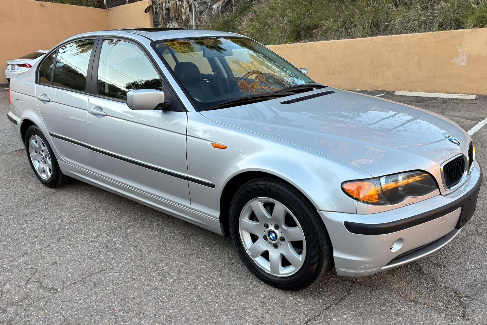 2002 BMW 3 Series sold for $5,105