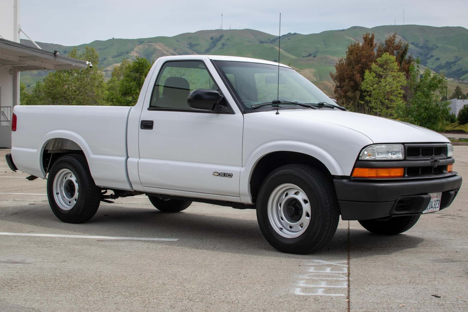 2002 Chevrolet S10 sold for $5,800