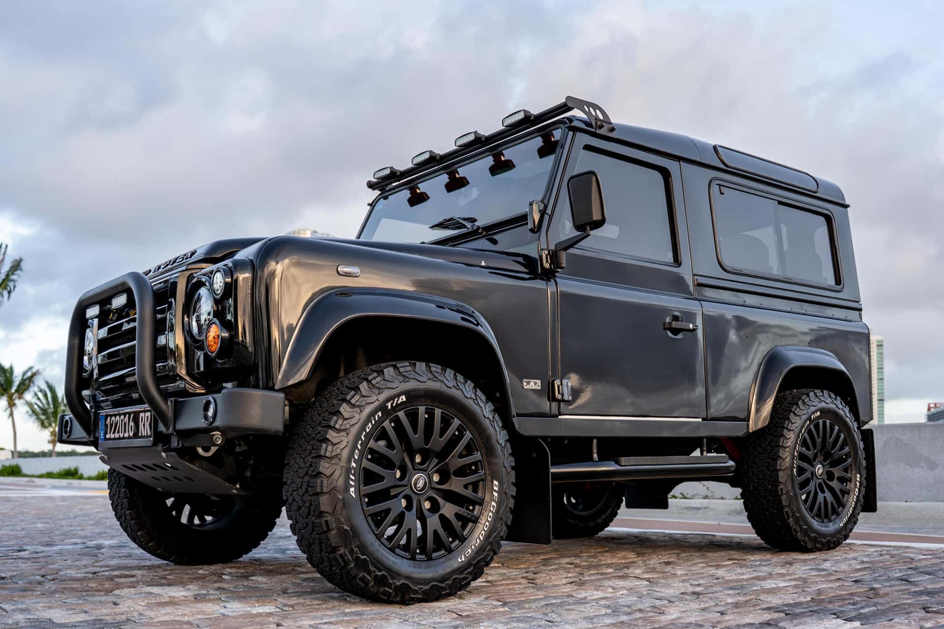 1989 Land Rover Defender sold for $49,500