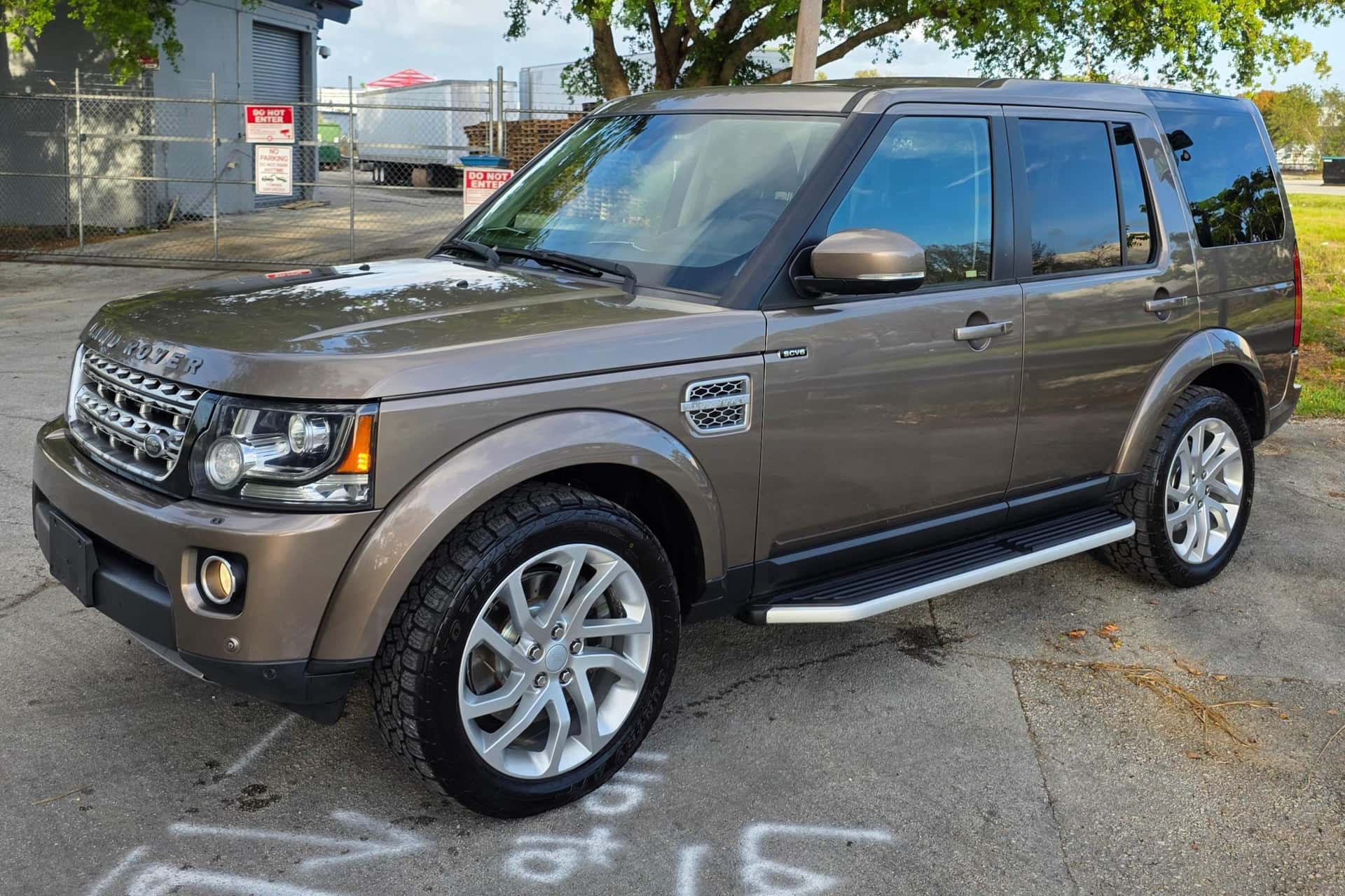 2016 Land Rover LR4 sold for $9,321